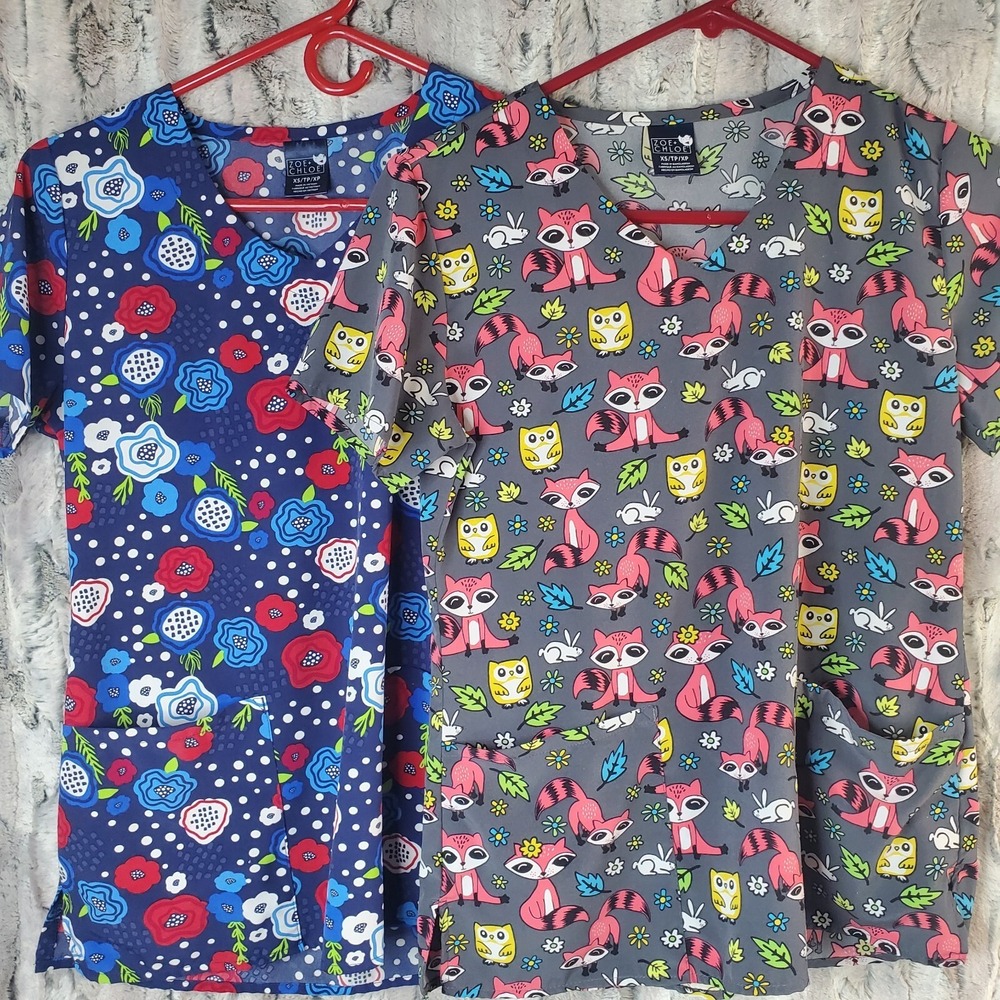 Women's (2) Zoe+Chloe Performance V-Neck Print Scrub Top XS Blue Flower Pink Fox